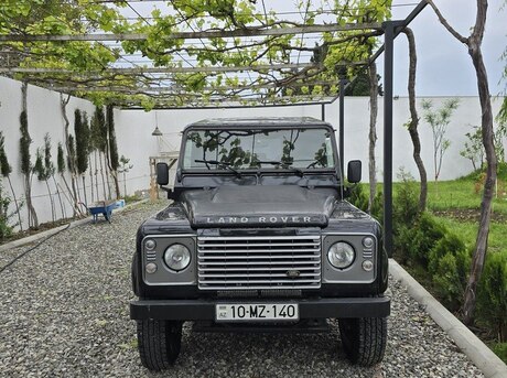 Land Rover Defender 2011