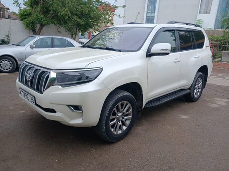 Toyota Land Cruiser Prado 2011
