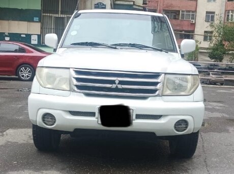 Mitsubishi Pajero io 2000
