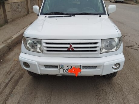 Mitsubishi Pajero io 1999