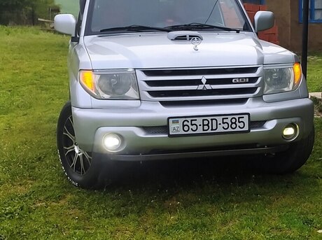 Mitsubishi Pajero io 2000