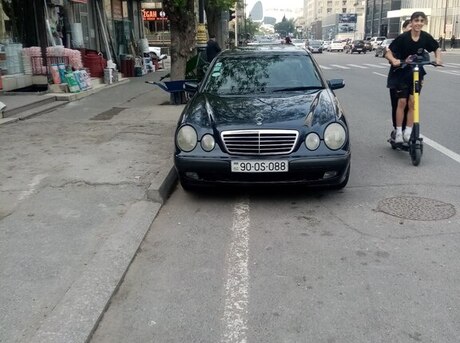 Mercedes E 220 d 2001