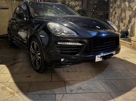 Porsche Cayenne GTS 2012