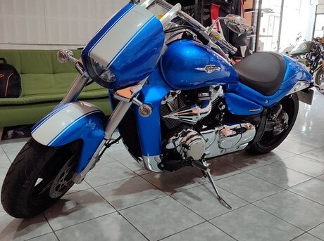 Suzuki Intruder