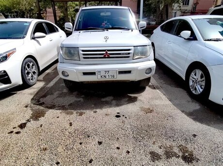 Mitsubishi Pajero io 2000
