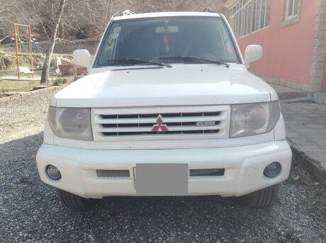 Mitsubishi Pajero io 1999
