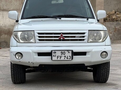 Mitsubishi Pajero io 1999
