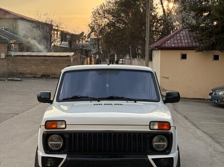 LADA (VAZ) Niva 2011