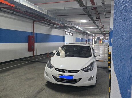 Hyundai Elantra 2012