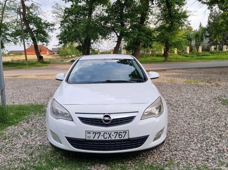 Opel Astra 2012