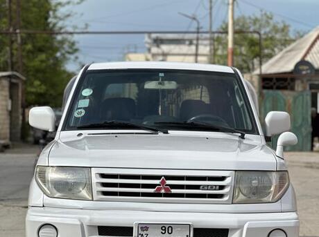 Mitsubishi Pajero io 1999