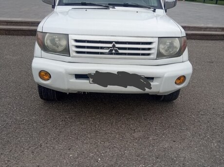 Mitsubishi Pajero io 1999