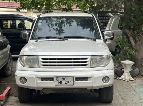 Mitsubishi Pajero io 1999