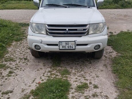 Mitsubishi Pajero io 2001
