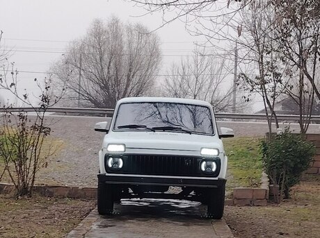 LADA (VAZ) Niva 2004