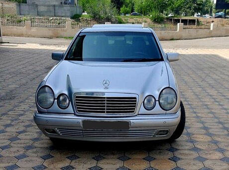Mercedes E 240 1999
