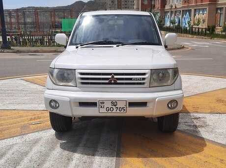 Mitsubishi Pajero io 2001