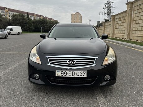 Infiniti  2012