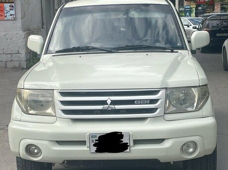 Mitsubishi Pajero io 2001
