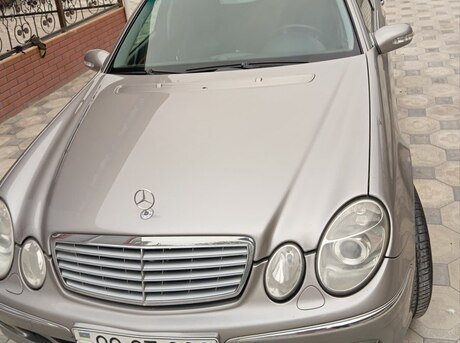 Mercedes E 240 2003