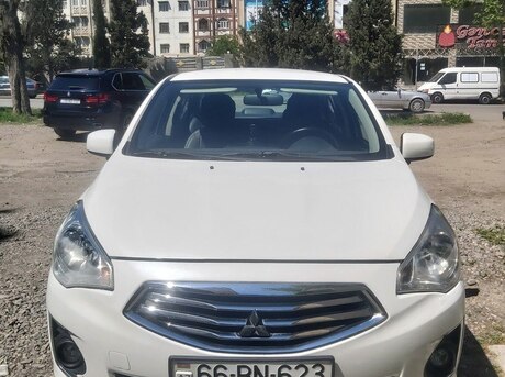 Mitsubishi Attrage 2015