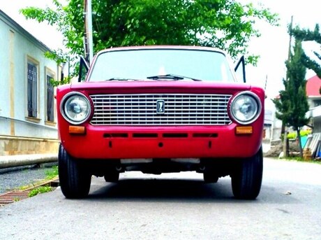 LADA (VAZ) 21011 1985
