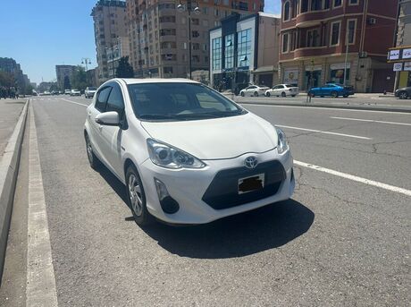Toyota Aqua 2015