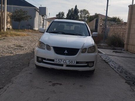 Mitsubishi Airtrek 2002