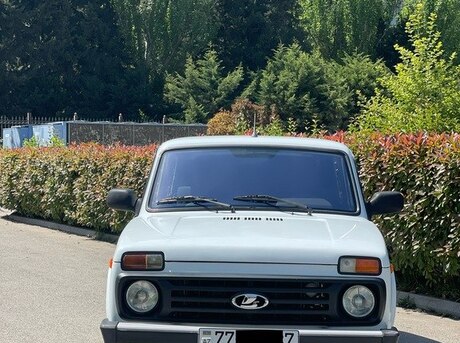 LADA (VAZ) Niva 2015