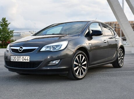 Opel Astra 2011