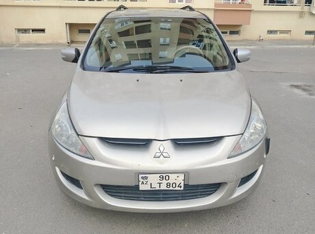 Mitsubishi Grandis 2003
