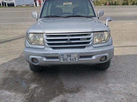 Mitsubishi Pajero io 2000