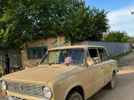 LADA (VAZ) 21011 1983