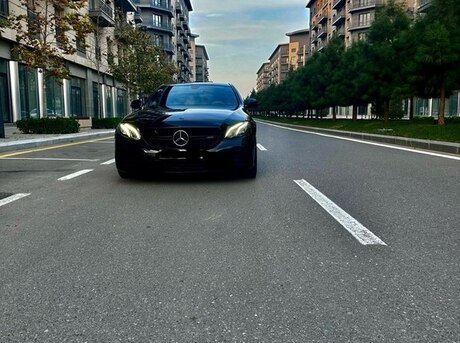 Mercedes E 300 4MATIC 2016