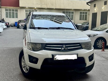 Mitsubishi L200 2012