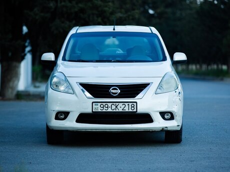 Nissan Sunny 2012