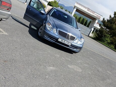 Mercedes E 200 2004