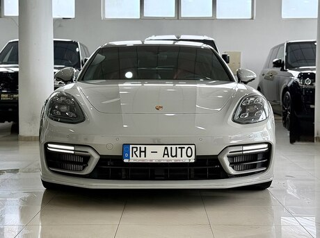 Porsche Panamera 4 E-Hybrid