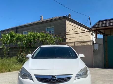 Opel Astra 2012