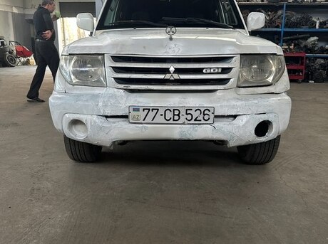 Mitsubishi Pajero io 2000