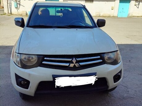 Mitsubishi L200 2013