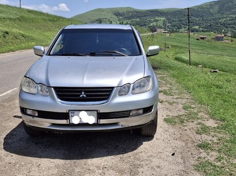 Mitsubishi Airtrek 2001