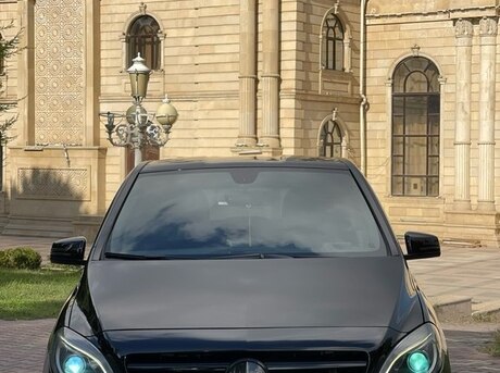 Mercedes B 180
