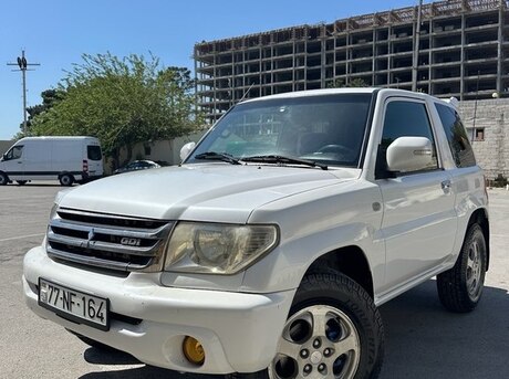 Mitsubishi Pajero io 2003