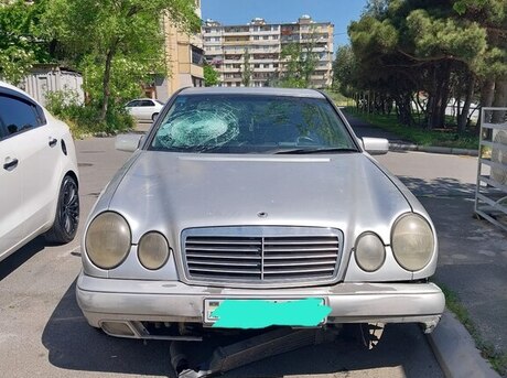 Mercedes E 220 d 1999