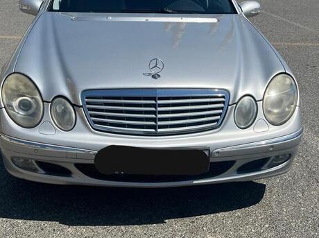 Mercedes E 240 2004