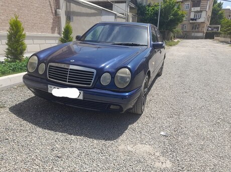 Mercedes E 200