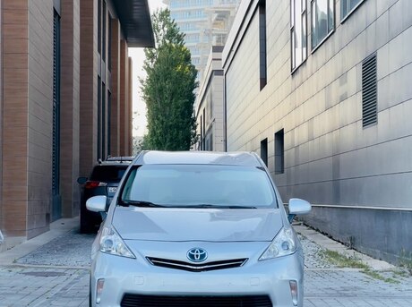 Toyota Prius V 2012