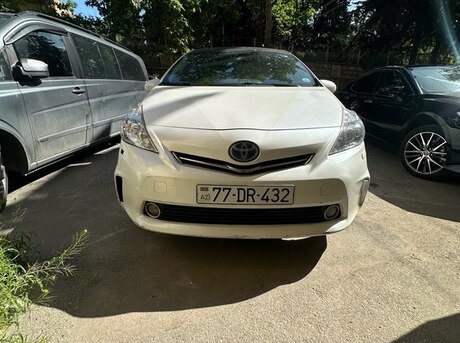Toyota Prius V 2012