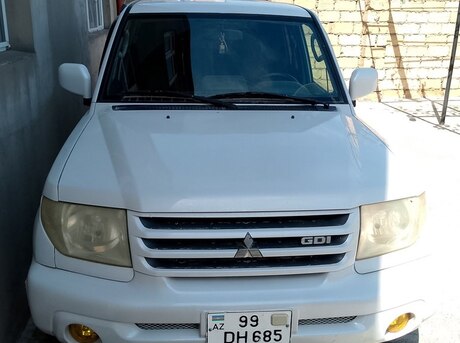 Mitsubishi Pajero io 2000